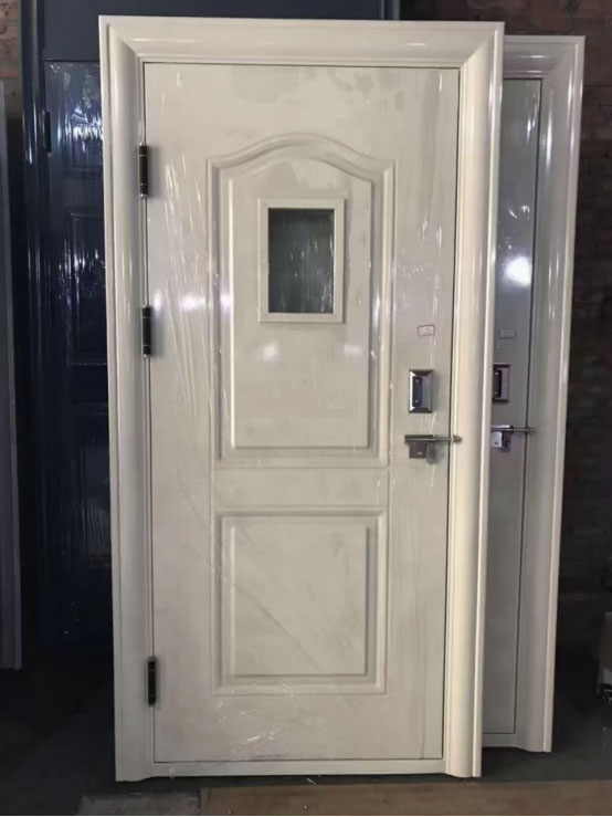 镇坪学校教室门