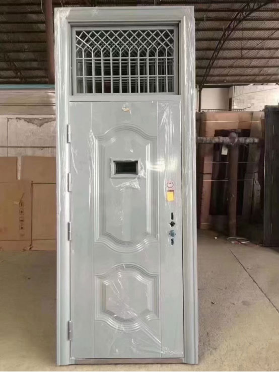 镇坪学校教室门