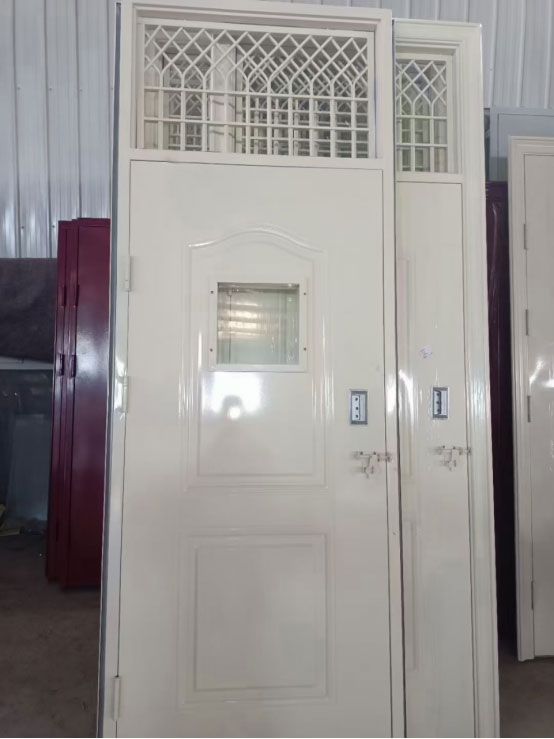 镇坪学校教室门