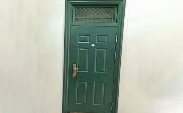 镇坪学校教室门