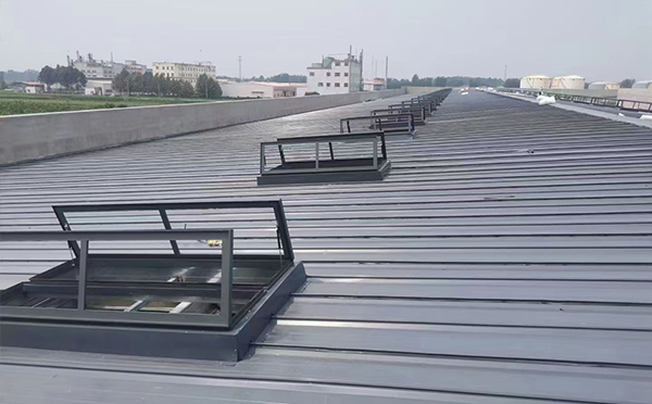 某中学室内体育馆镇坪排烟窗改造项目