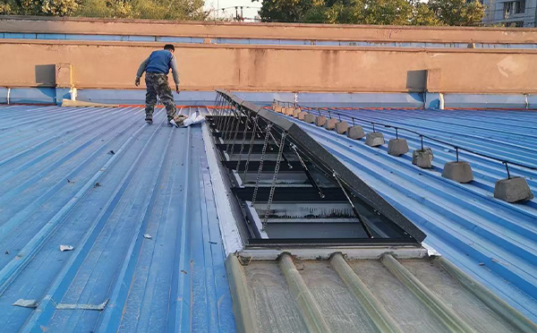 某区域性物流仓储中心镇坪排烟窗系统安装项目