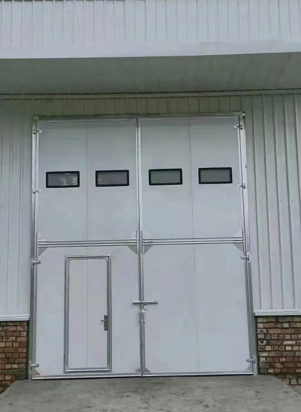 镇坪工业门在设备装配车间出入口的实施记录